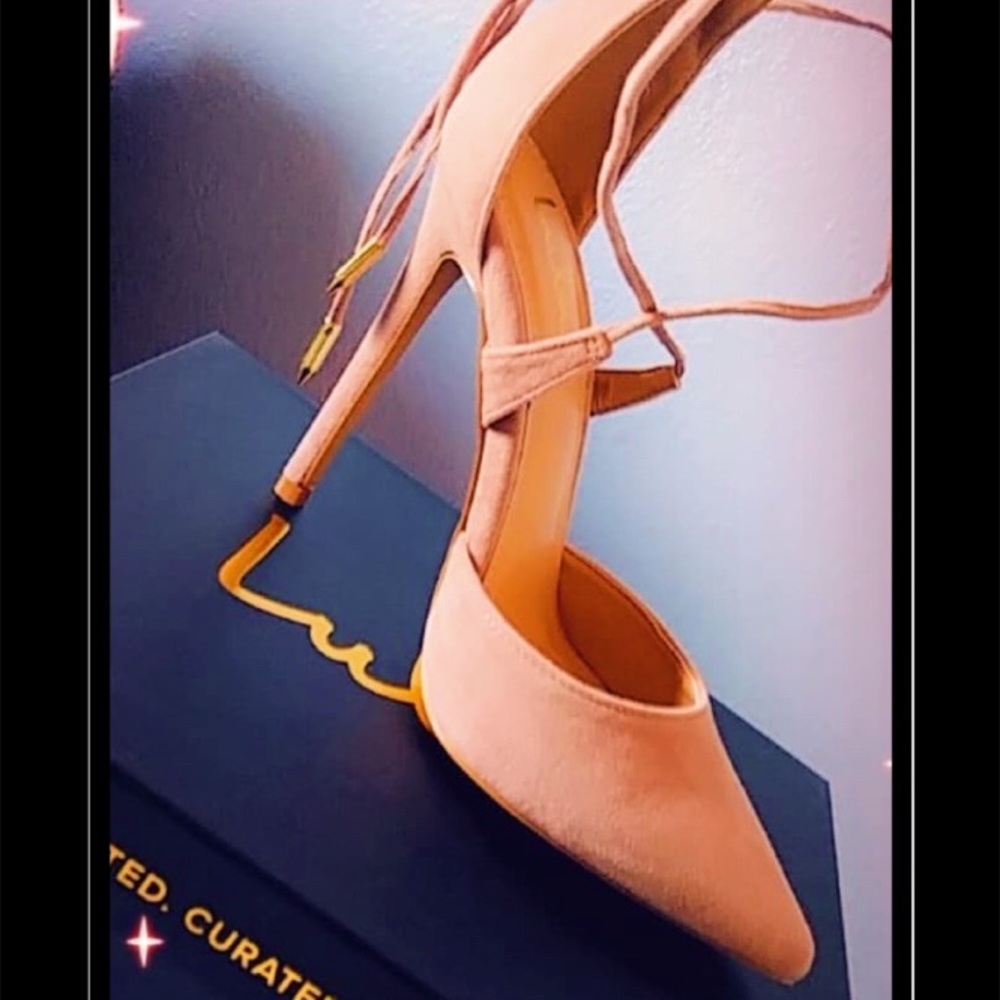 Lulus heels! 🌷 FREE shipping! Moving Sales!